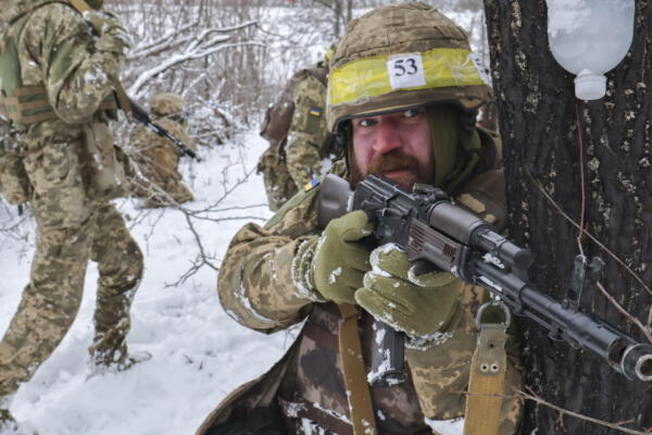 Leópolis (Ucrania), 31 dic (EFE).- La intensidad de los combates no ha disminuido a pesar de los continuos esfuerzos diplomáticos para frenar la guerra en Ucrania, y Kiev cuenta con ampliar las tecnologías de drones y los ataques de largo alcance contra el territorio ruso, para mantener su defensa y aumentar el coste de la guerra de Moscú en 2026. EFE/EPA/Press service of the 65th Mechanized Brigade HANDOUT HANDOUT EDITORIAL USE ONLY/NO SALES