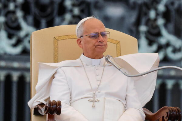 El papa León XIV durante la audiencia semanal en la Plaza de San Pedro el Vaticano. EFE/ Giuseppe Lami