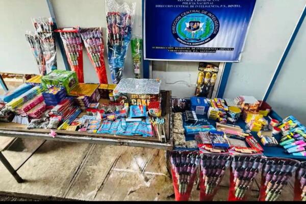 Dintel, PN Y MP decomisan más de 3,800 fuegos artificiales ilegales en Santiago