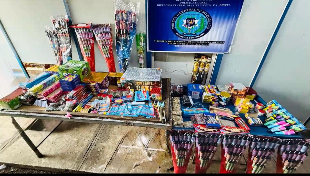 Dintel, PN Y MP decomisan más de 3,800 fuegos artificiales ilegales en Santiago