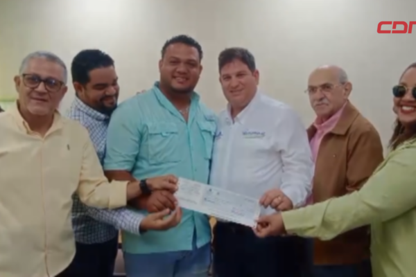Autoridades entregan RD$40 millones a productores afectados por la peste porcina africana como parte del plan de apoyo y compensación del Gobierno.