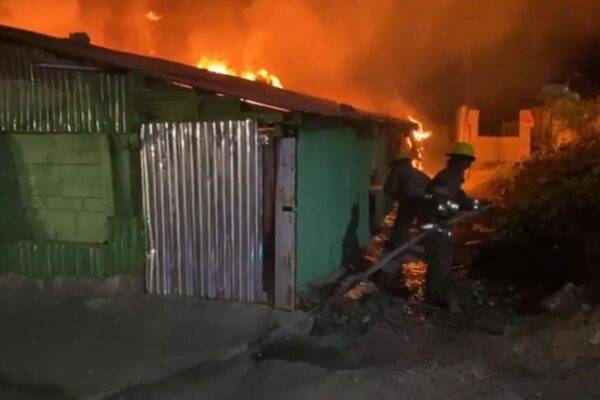 El incendio destruyó más de 20 viviendas.