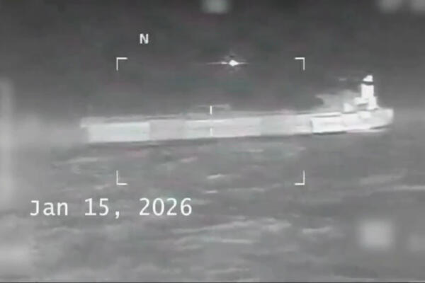 Captura de video tomada de la cuenta oficial de la red social X de la secretaria del Departamento de Seguridad Nacional de los Estados Unidos, Kristi Noem @Sec_Noem, que muestra el buque cisterna Veronica navegando en el Caribe. EFE/ @sec_noem