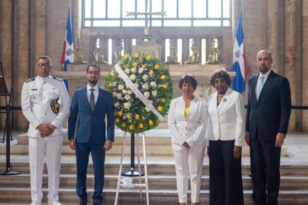 ADOU rinde homenaje a la educación y llama a una reforma integral y participativa del sistema educativo