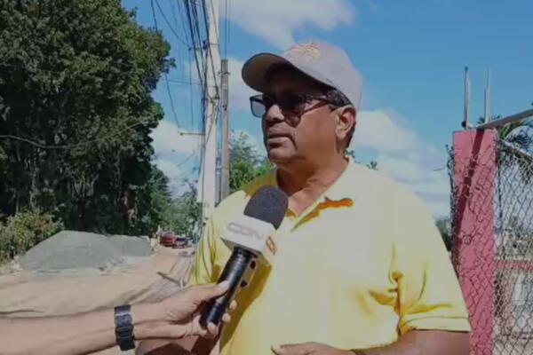 El alcalde de Los Alcarrizos Junior Santos.