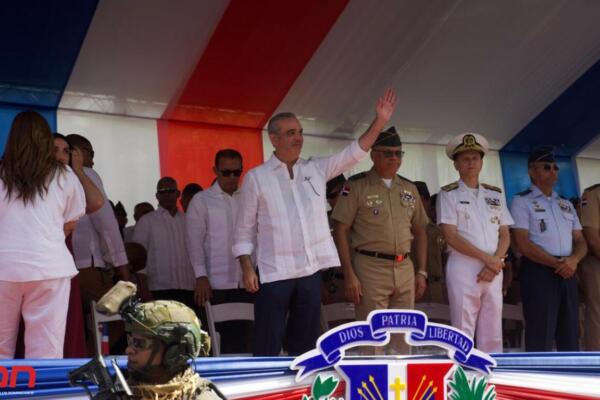 El presidente Luis Abinader durante el desfile conmemorativo del 213 aniversario del natalicio de Juan Pablo Duarte. Foto: Fuente externa