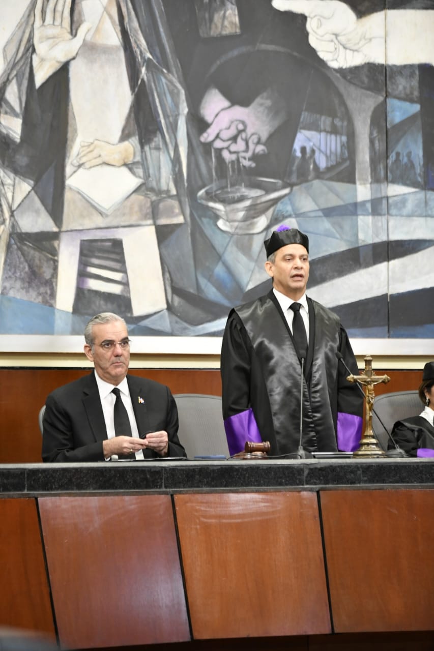 Presidente Luis Abinader, junto al presidente de la Suprema Corte de Justicia, Henry Molina, en el Día del Poder Judicial, / foto: Danny Polanco
