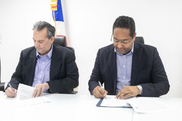 Firman convenio para fortalecer la inclusión de personas con discapacidad en RD