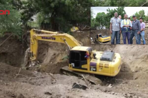 Brigadas de la Alcaldía de Santiago realizan trabajos de intervención en la cañada de Julia, en Reparto Oquet, para prevenir inundaciones y mejorar el drenaje pluvial.