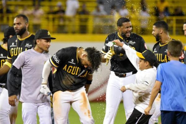 Con el triunfo, las Águilas se mantienen igualadas con los Toros, ambos con marca de 8-6, luego de que los romanenses se impusieran a los Leones del Escogido.

