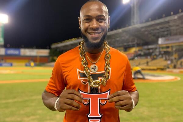 Los integrantes del Jurado Original seleccionarán al Jugador Más Valioso de la serie semifinal y además tendrán a su cargo la elección de los ganadores de los premios especiales “Guante de Oro”, para cada posición. 