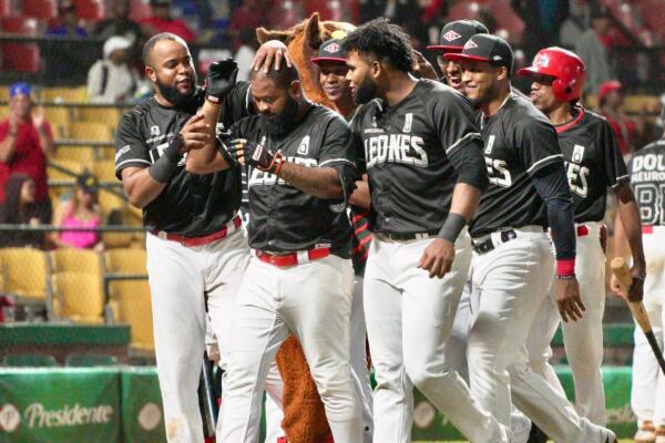 El encuentro entre Águilas y Leones de este sábado está pautado para las 4:00 de la tarde en el Quisqueya.

