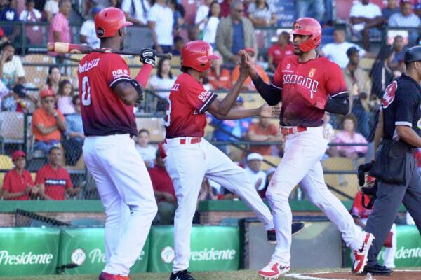Los campeones nacionales y del Caribe, con marca de 10-3 luego de la victoria, continúan encabezando el Todos contra Todos, ahora tres juegos por encima de los Toros (7-6), cuando restan cinco encuentros por disputar.

