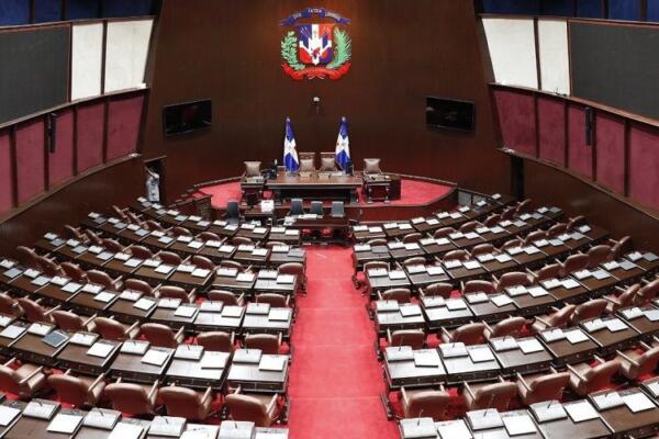 El Congreso da luz verde a contrato que sometió Abinader para explorar y explotar hidrocarburos en el país