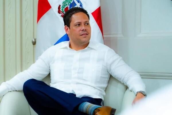 “Me voy con la tranquilidad del deber cumplido”: Carlos Bonilla se despide como ministro de Vivienda