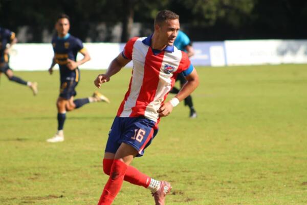 Christopher Almonte autor del gol de Delfines ante pantoja
