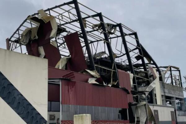 El paso de la tormenta Kristin estuvo marcado por intensos aguaceros y rachas de viento que provocaron caídas de árboles, inundaciones y deslizamientos de tierra.