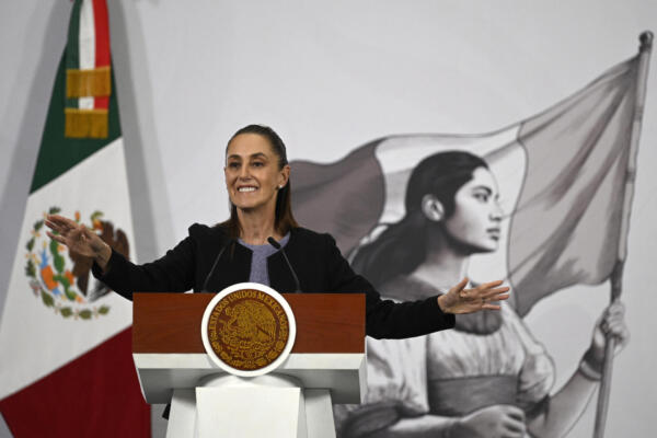 La presidenta de México, Claudia Sheinbaum, habla durante su conferencia de prensa diaria en el Palacio Nacional de la Ciudad de México el 29 de enero de 2026. La presidenta mexicana, Claudia Sheinbaum, quien ha mantenido una estrecha relación diplomática con su homólogo estadounidense, Donald Trump, declaró el 29 de enero que ambos habían tenido una conversación telefónica 