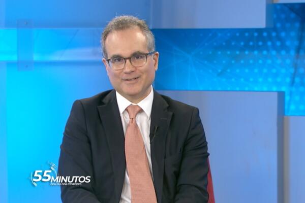 Miguel Collado Di Franco, vicepresidente ejecutivo del CREES, durante una entrevista en el programa 55 Minutos por CDN Canal 37.