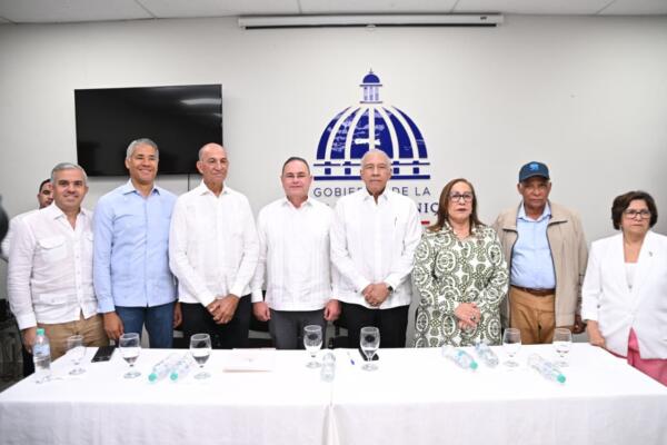 Ministro de Agricultura califica de vital para la producción buen manejo de cultivos