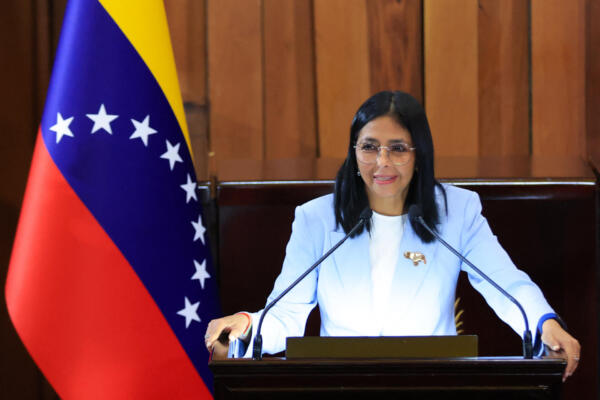 Esta fotografía, publicada por la Presidencia de Venezuela el 30 de enero de 2026, muestra a la presidenta interina de Venezuela, Delcy Rodríguez, durante la ceremonia de apertura del año judicial en la sede del Tribunal Supremo de Justicia en Caracas. La presidenta interina de Venezuela, Delcy Rodríguez, anunció una ley de amnistía general en Venezuela el 30 de enero de 2026. (Foto de Efraín González / Presidencia de Venezuela / AFP).