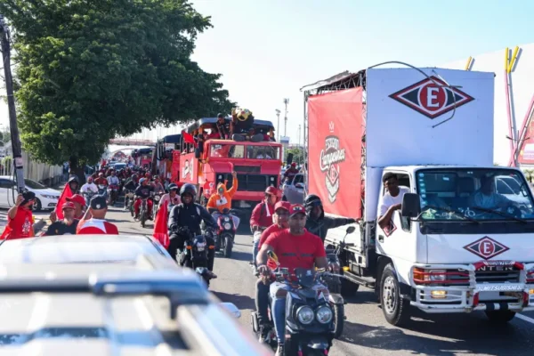El desfile partió desde el estadio Quisqueya a las 3:00 