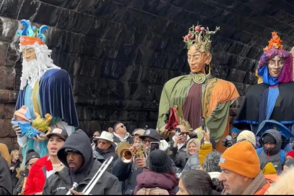Color y tradición marcan el Día de Reyes en El Barrio de Nueva York con tradicional desfile