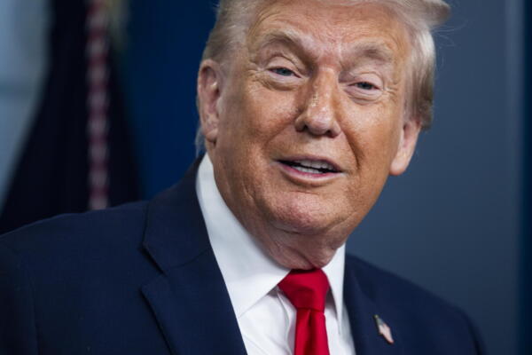 El presidente de Estados Unidos, Donald Trump, ofrece una rueda de prensa con reporteros en la Casa Blanca, en Washington, DC, EE. UU., el 20 de enero de 2025. EFE//JIM LO SCALZO