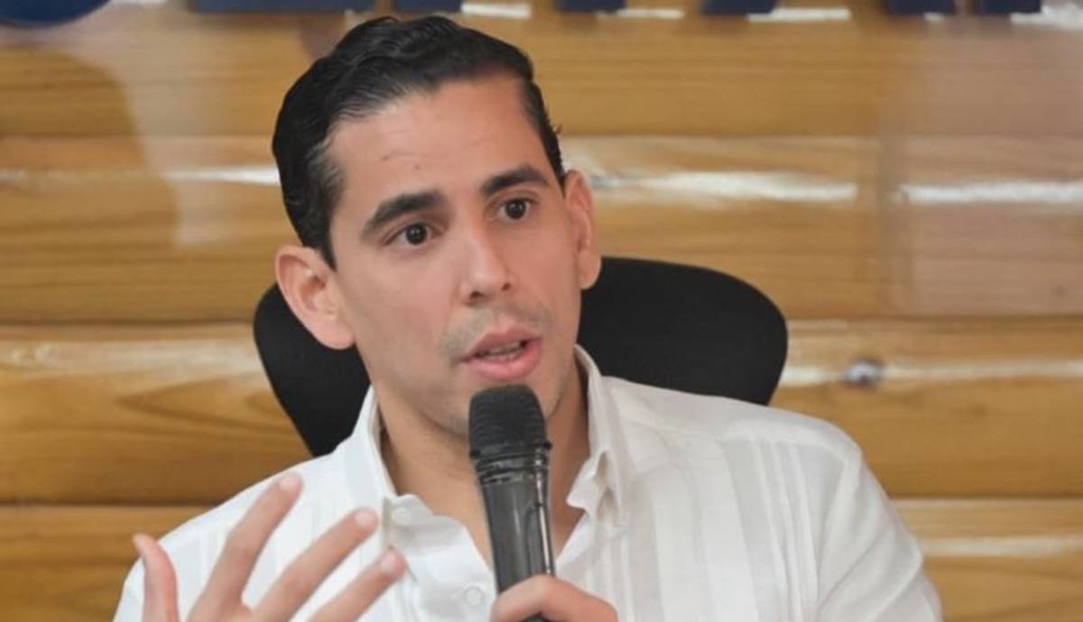 Edward Guzmán reporta mejora financiera en Senasa