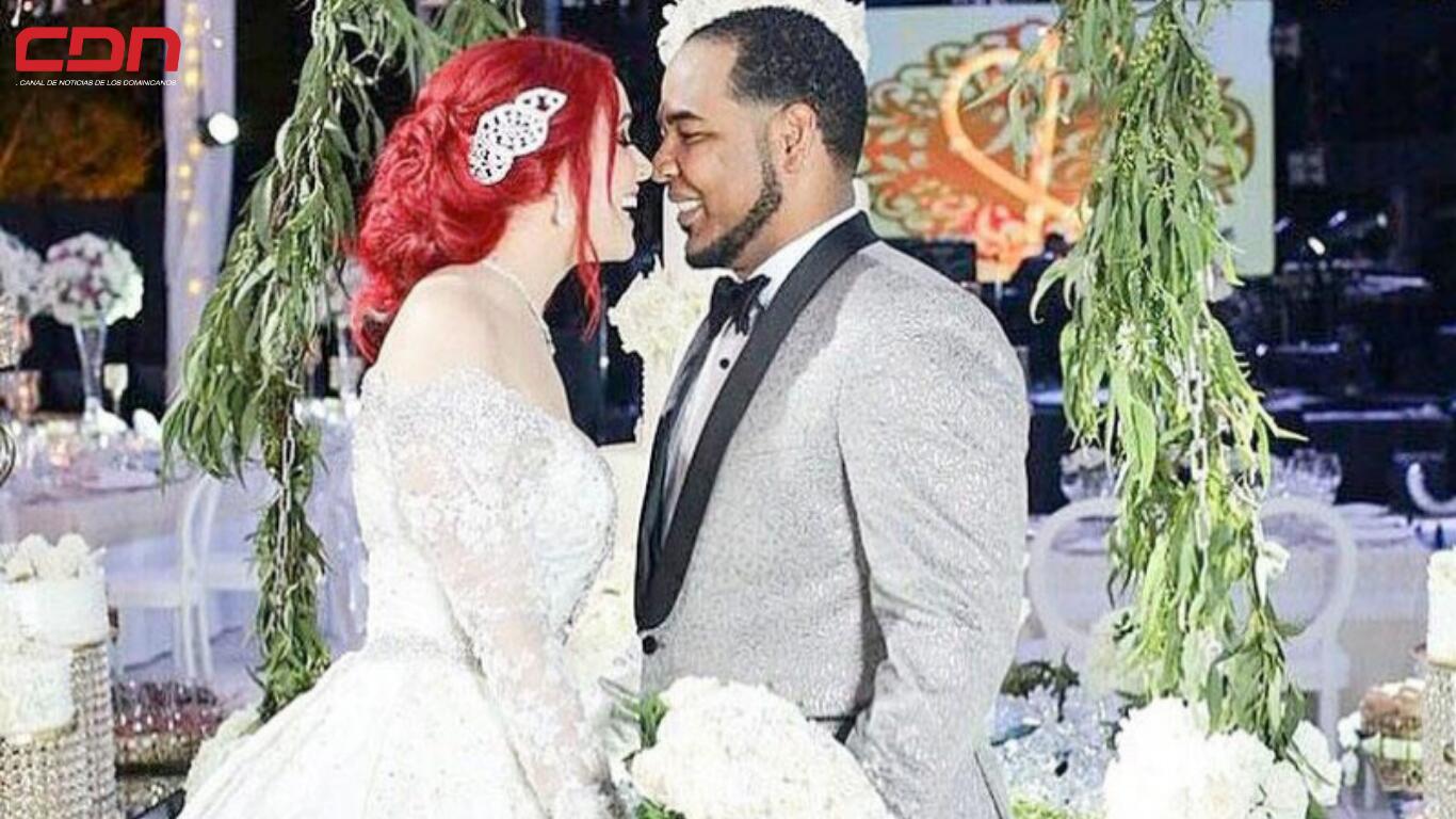 Edwin Encarnación y Karen Yapoort