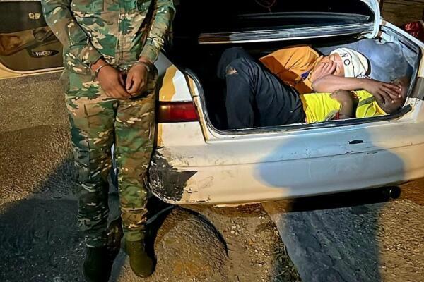 Ejército detiene a exmilitar que transportaba haitianos indocumentados en el baúl de un vehículo en Barahona