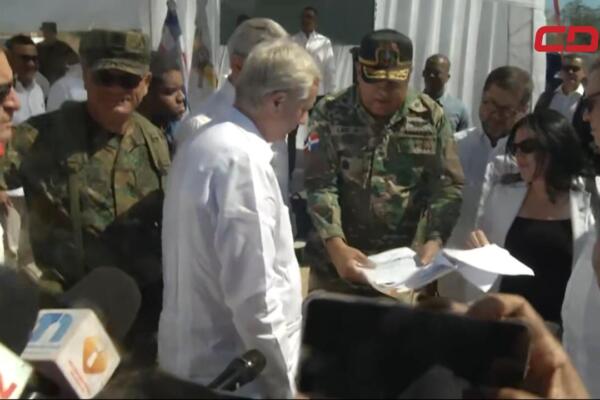 El presidente electo de Chile, José Antonio Kast, junto al presidente Luis Abinader y diversas autoridades dominicanas realizaron un recorrido en la frontera de Dajabón con Haití. Foto: CDN Digital