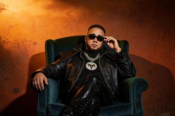 El reconocido intérprete de bachata Elvis Martínez.