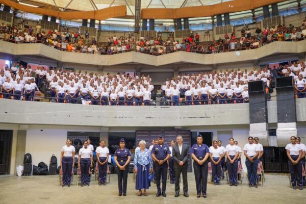 1,100 mujeres ingresan como aspirantes a policías a la Escuela de Entrenamiento Policial en histórica promoción
