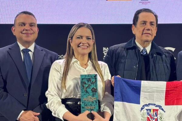 Autoridades del Hospital Pediátrico Dr. Hugo Mendoza y del Servicio Nacional de Salud reciben en Madrid, España, el Premio Iberoamericano de la Calidad 2025 en la categoría Trayectoria Excelente, otorgado por FUNDIBEQ.