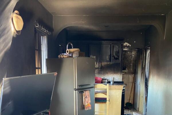 El siniestro ocurrió en el sector 27 de Febrero, donde, según informaciones preliminares, el fuego se habría originado a causa de un cortocircuito.