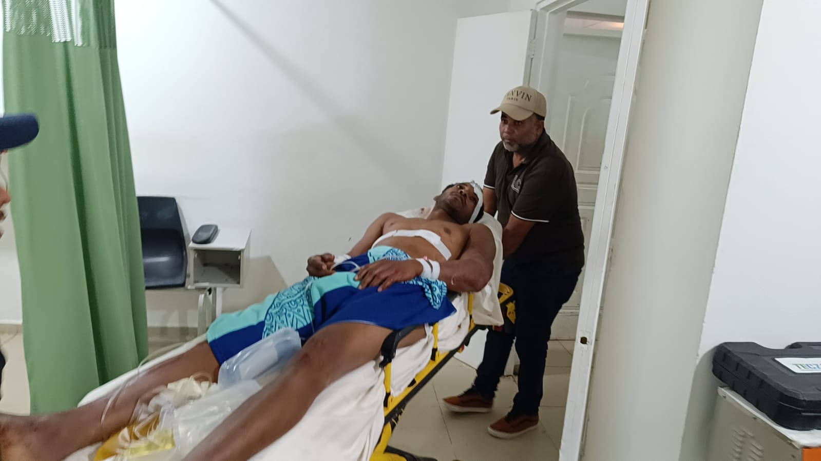 Joven recibe seis impactos de bala en incidente con policía en Montecristi