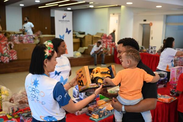 Voluntariado Banreservas llena de alegría el Día de Reyes con entrega de juguetes