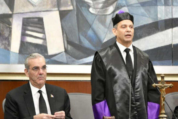 Luis Abinader y Henry Molina.
Foto: Danny Polanco.