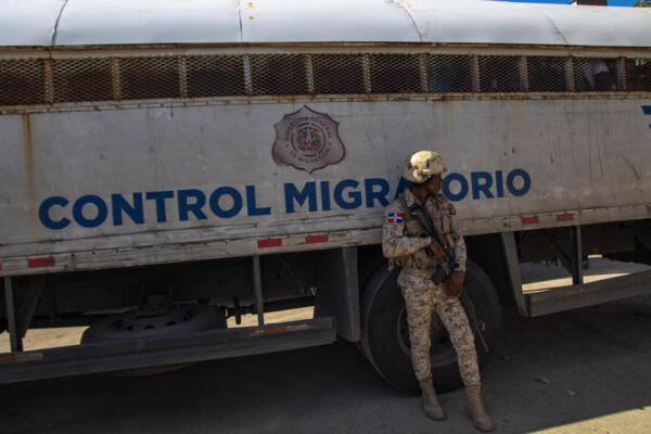 Migración deportó 379,553 extranjeros irregulares es 2025