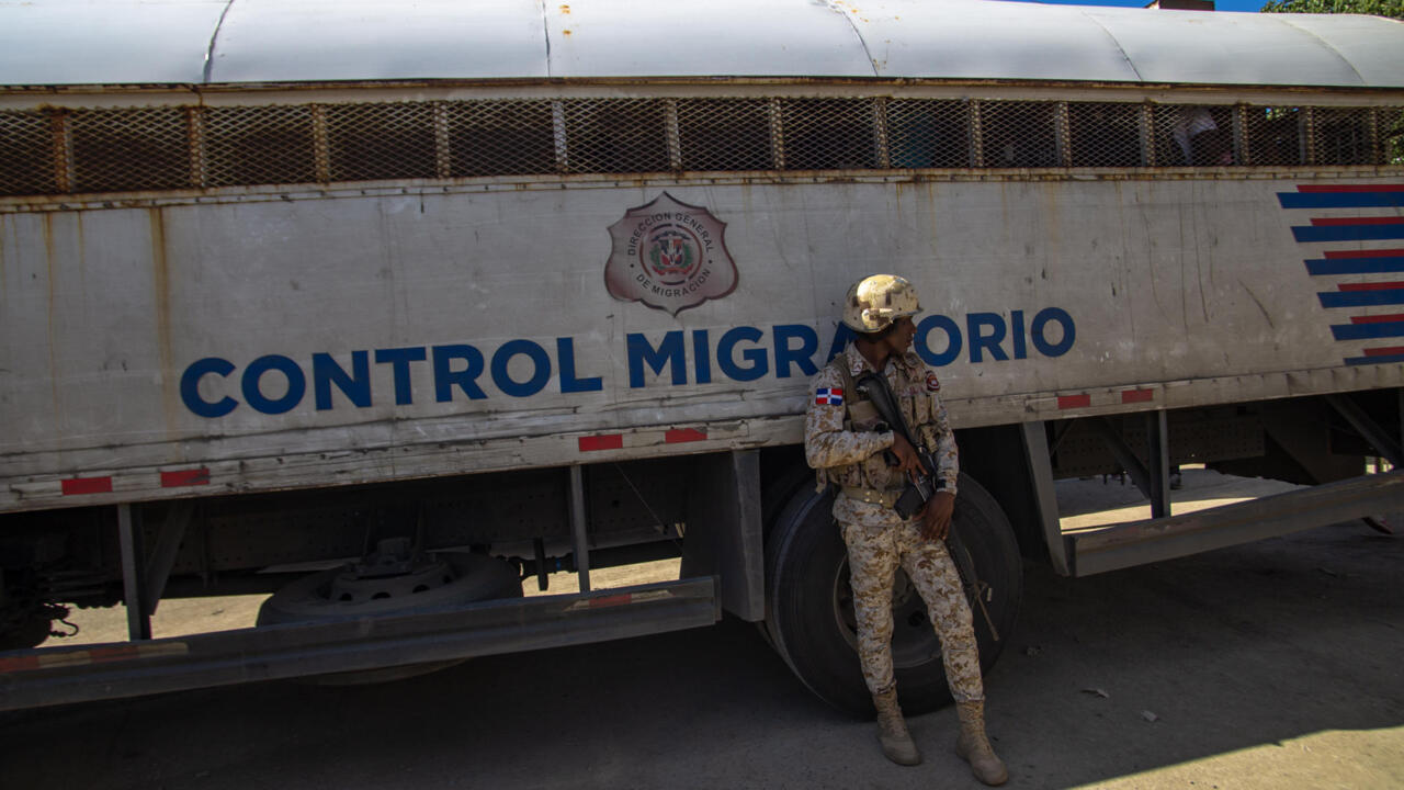 Migración deportó 379,553 extranjeros irregulares es 2025