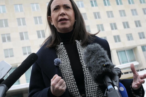 La líder opositora venezolana, María Corina Machado, habla con la prensa tras reunirse con el secretario de Estado de Estados Unidos, Marco Rubio, en el Departamento de Estado de Estados Unidos en Washington, D.C., el 28 de enero de 2026. (Foto de Oliver Contreras / AFP)
