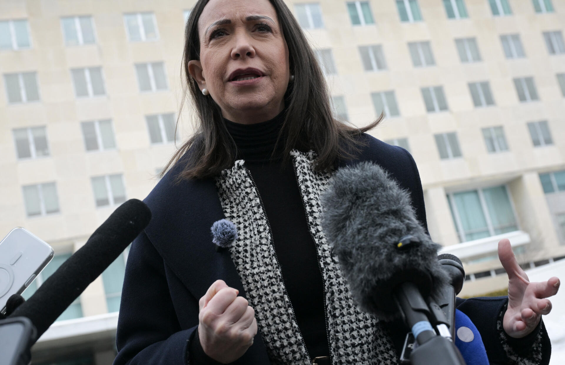 "Nadie tiene fe" en la presidenta interina de Venezuela, dice Machado tras reunirse con Rubio