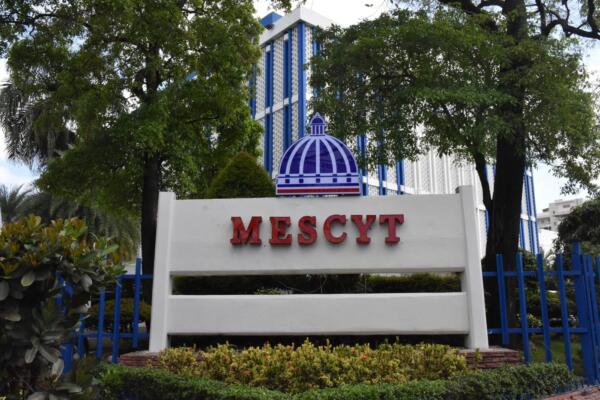 El programa Inmersión para la Competitividad del MESCYT capacitará a 27,000 jóvenes.