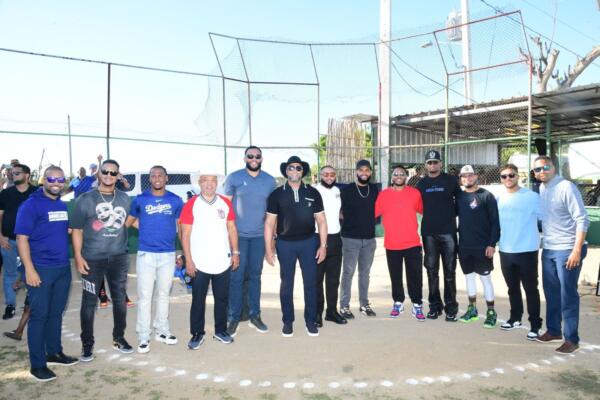 Nelson Cruz y la Fundación Boomstick23 benefician a miles de ciudadanos con jornada social