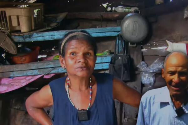  Angélica de los Santos y Reinaldo García, quienes sobreviven en una zona montañosa en condiciones precarias.