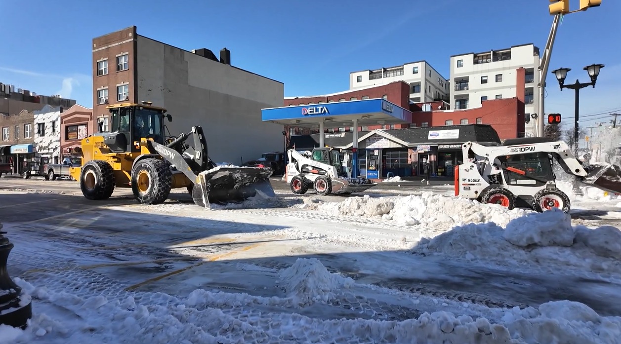 Persisten retrasos y dificultades en transporte y movilidad Nueva Jersey tras tormenta invernal