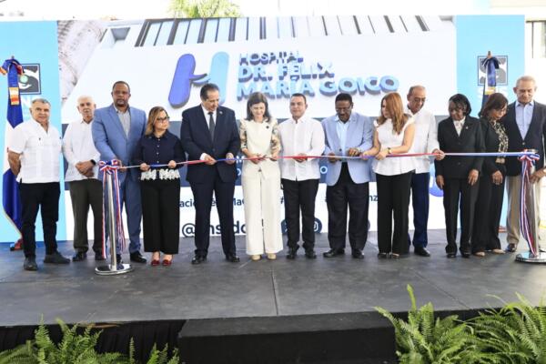 La vicepresidenta Raquel Peña inauguró un nuevo hospital, destacamento policial y estadio en el Gran Santo Domingo.
