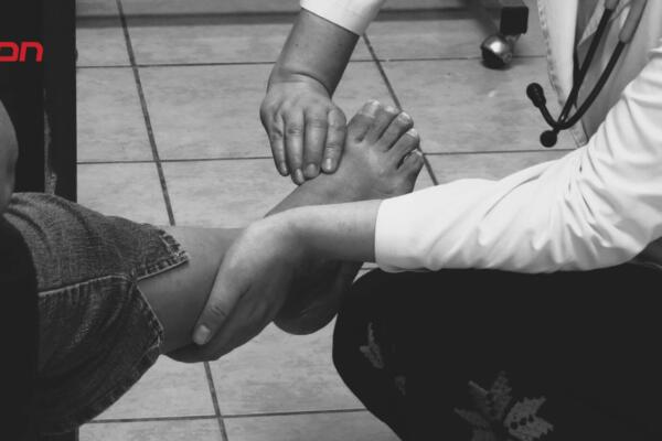 El Dr. Max Guerra, cirujano y especialista en pie diabético, explica la importancia de la prevención y el control metabólico para evitar complicaciones graves asociadas a la diabetes.