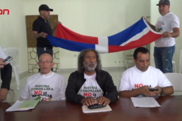 Marcha por la Cordillera Septentrional contra la minería.
